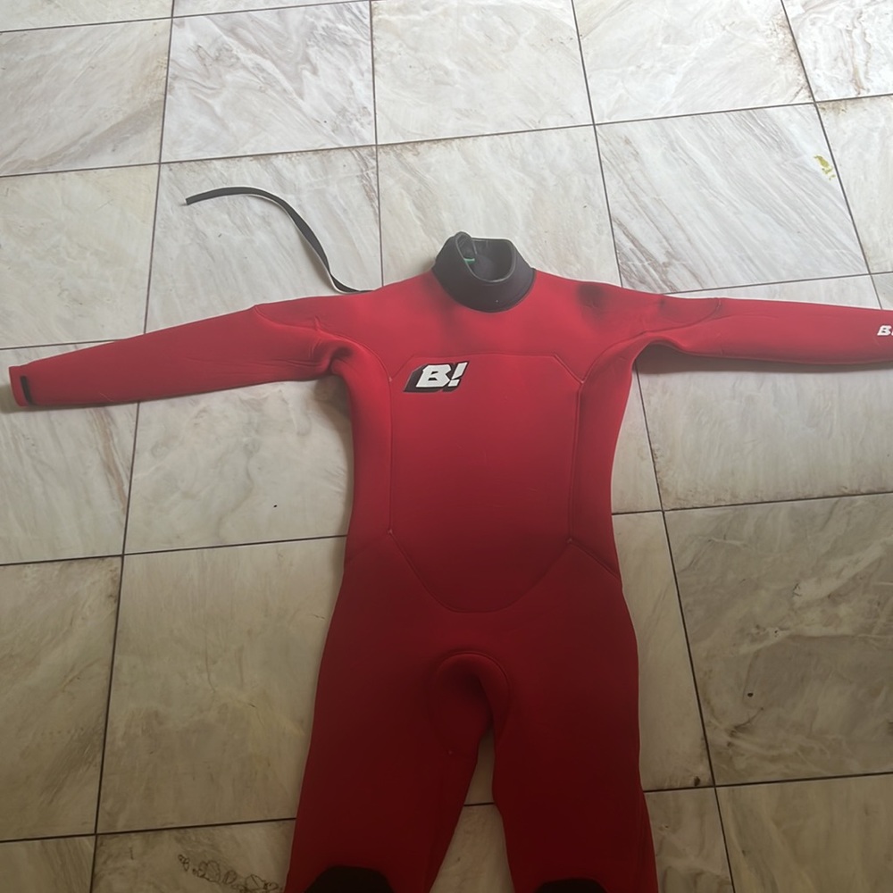 Wetsuit - Picture 3 of 3
